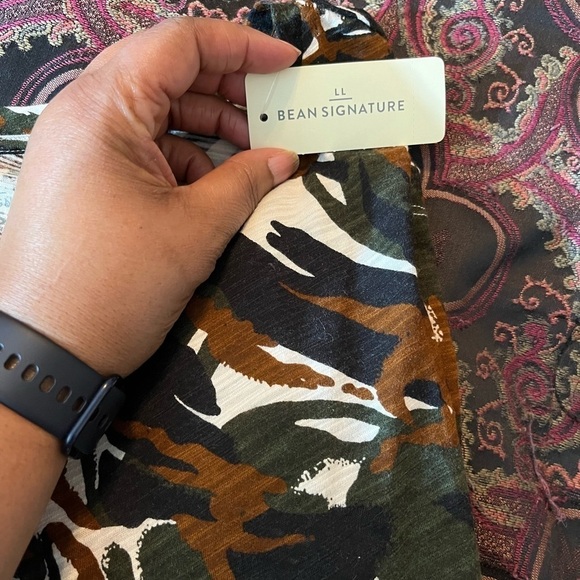 LL Bean Signature Shirt/Blouse! Size small! Color: ivory, cream, black and green - Picture 4 of 14